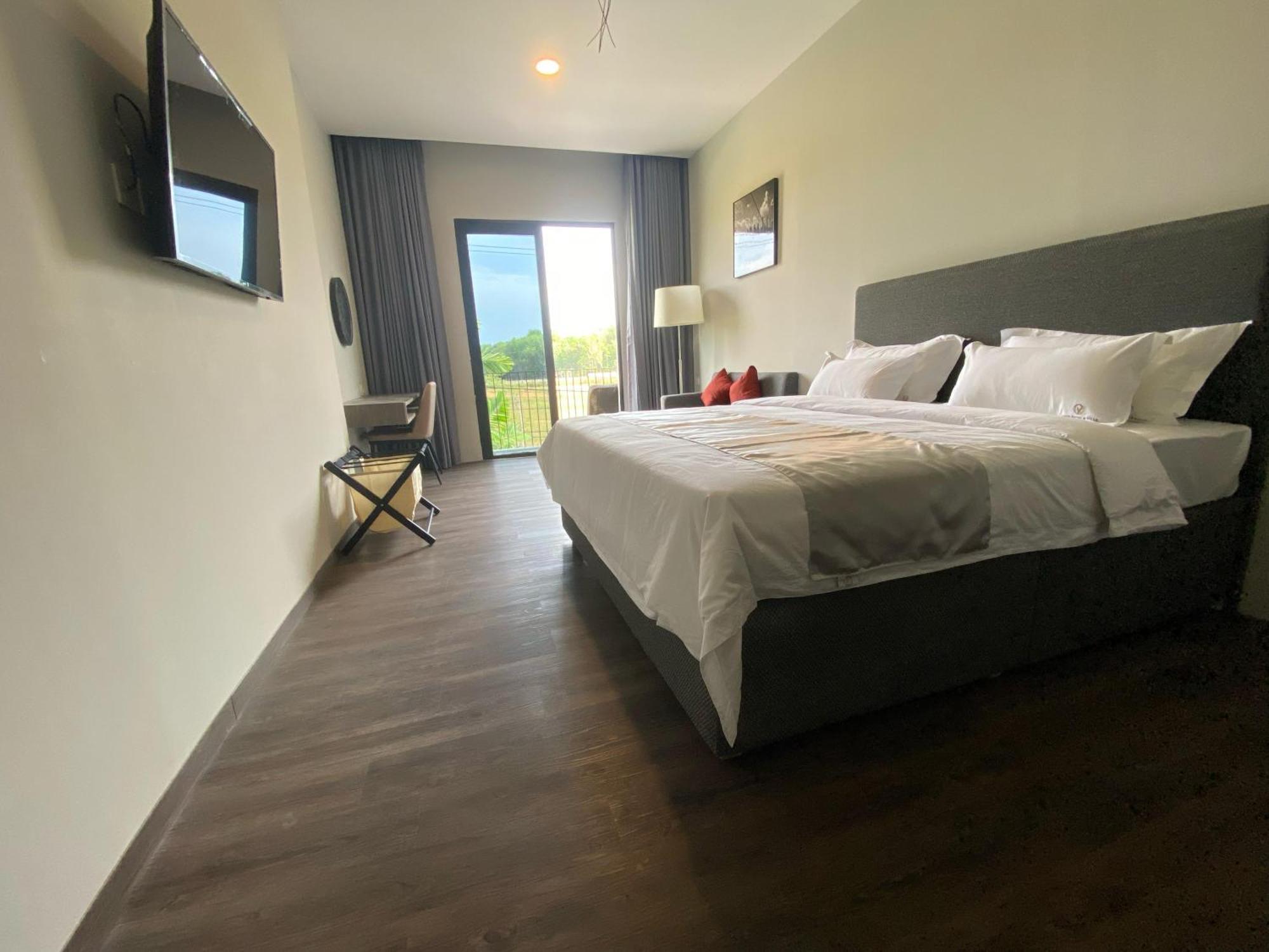 Onyx Hotel & Villa Tanjunguban エクステリア 写真