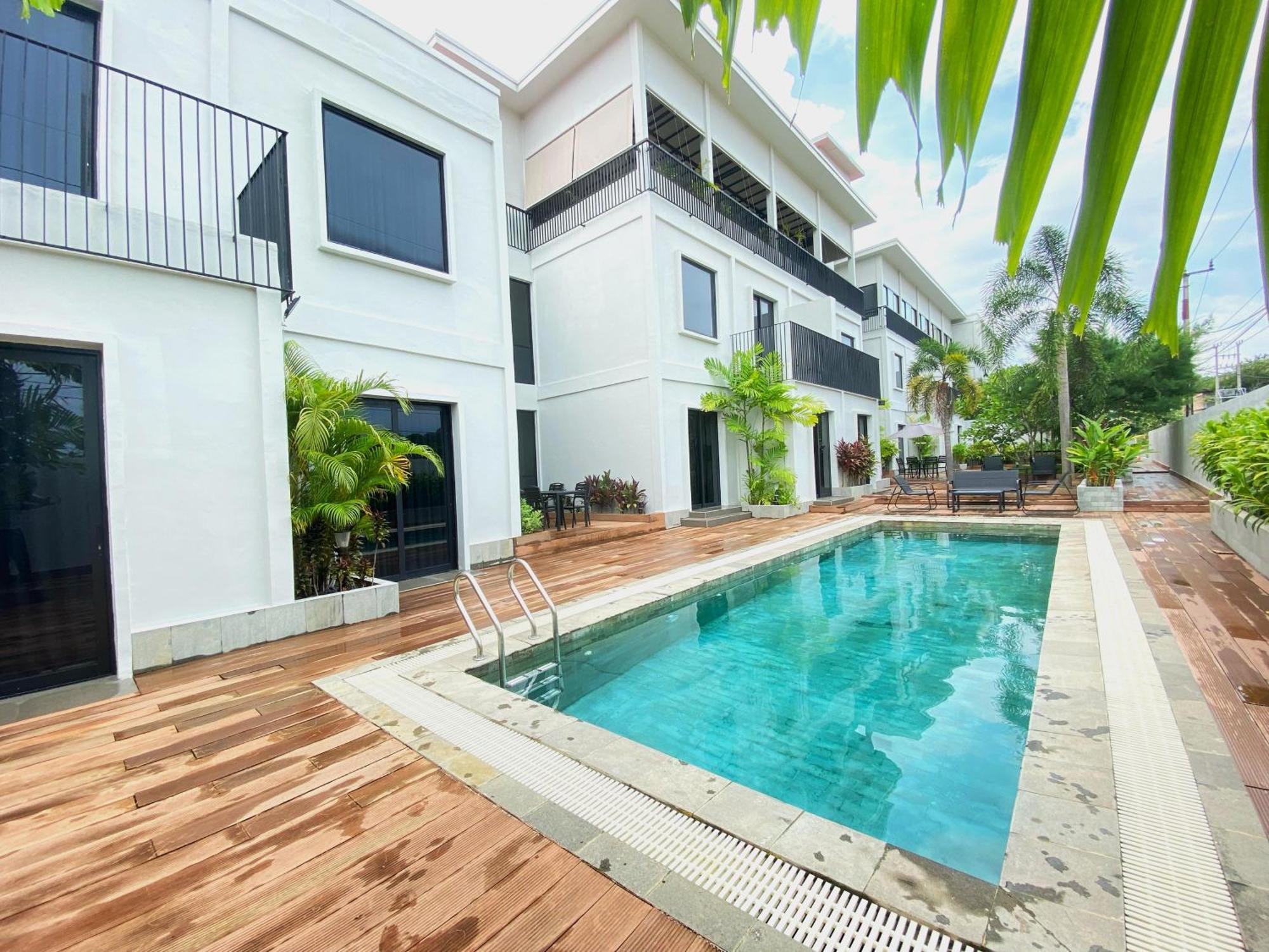Onyx Hotel & Villa Tanjunguban エクステリア 写真